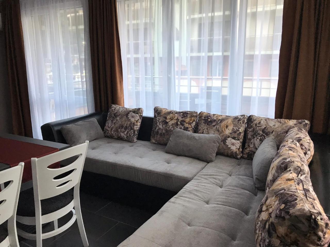 Apartments Orpheus Residence ヴェリングラード エクステリア 写真
